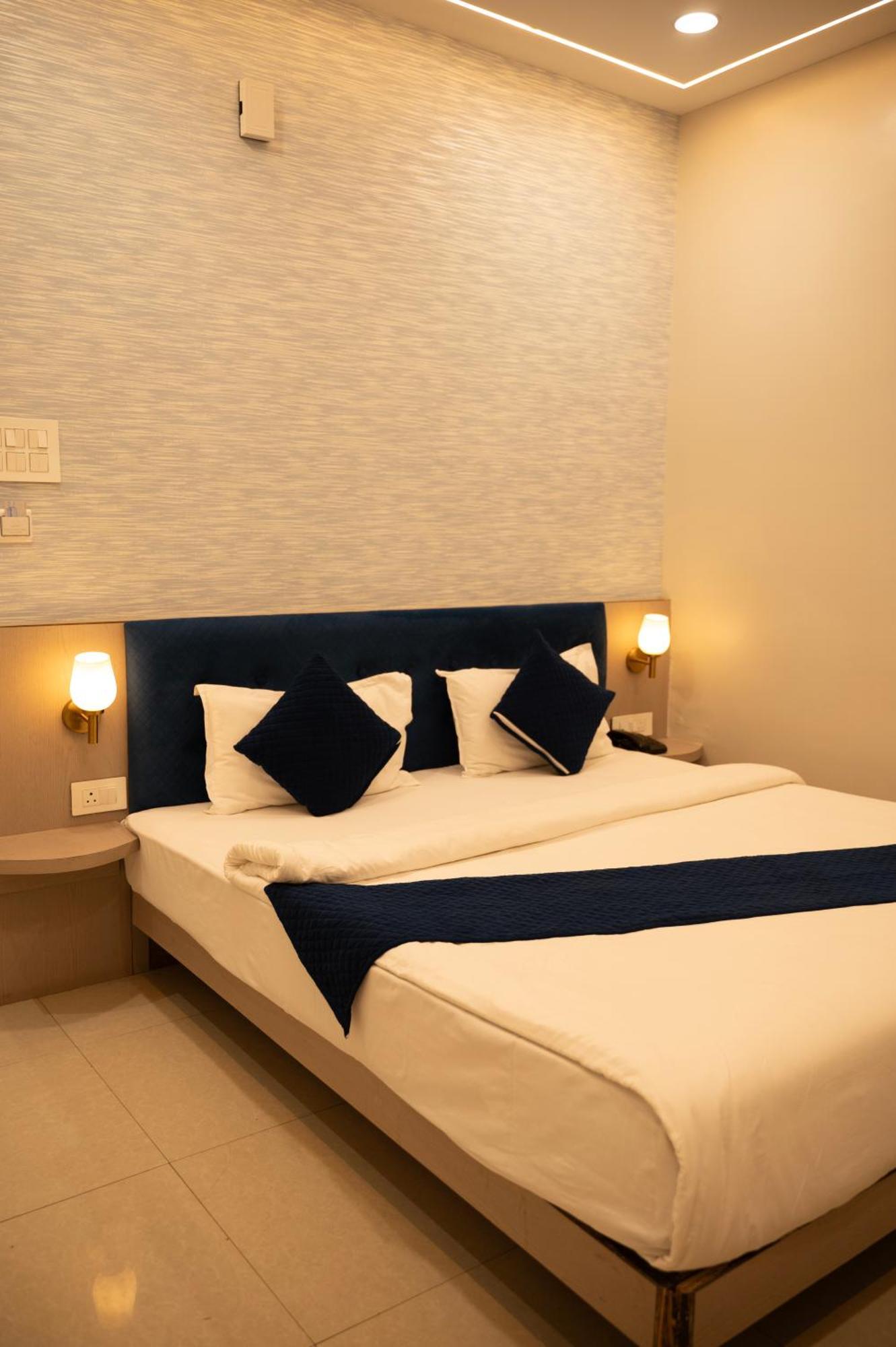 Hotel Manaal Akolia Exterior photo