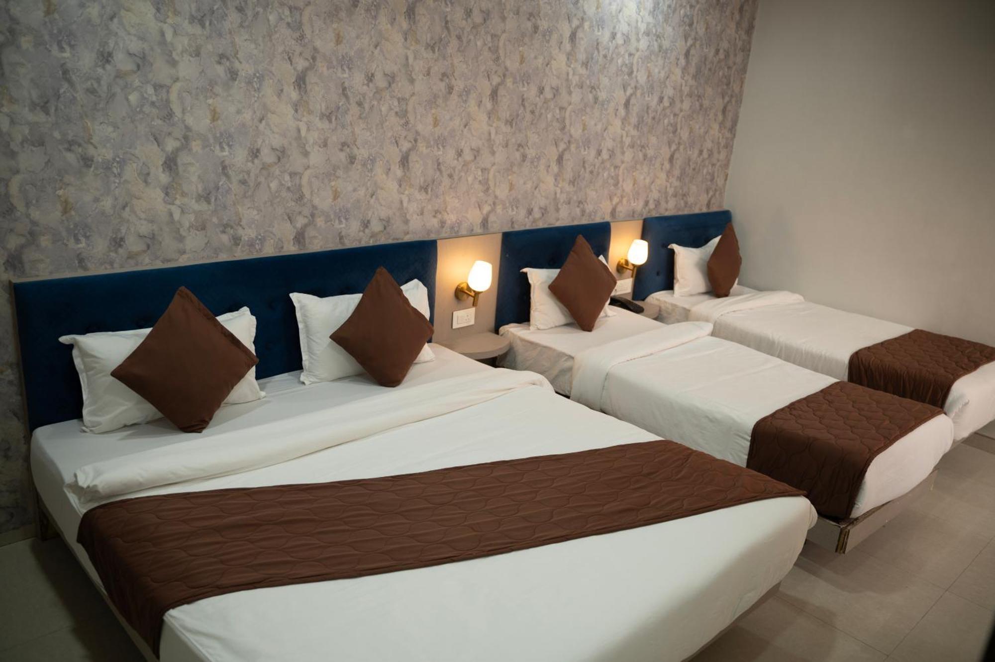 Hotel Manaal Akolia Exterior photo