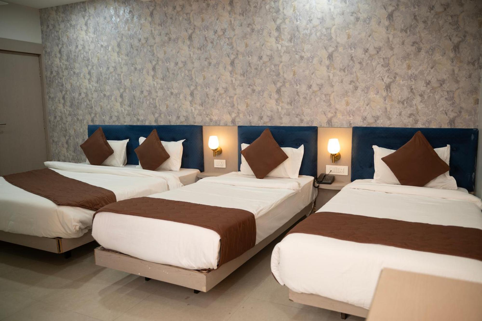 Hotel Manaal Akolia Exterior photo