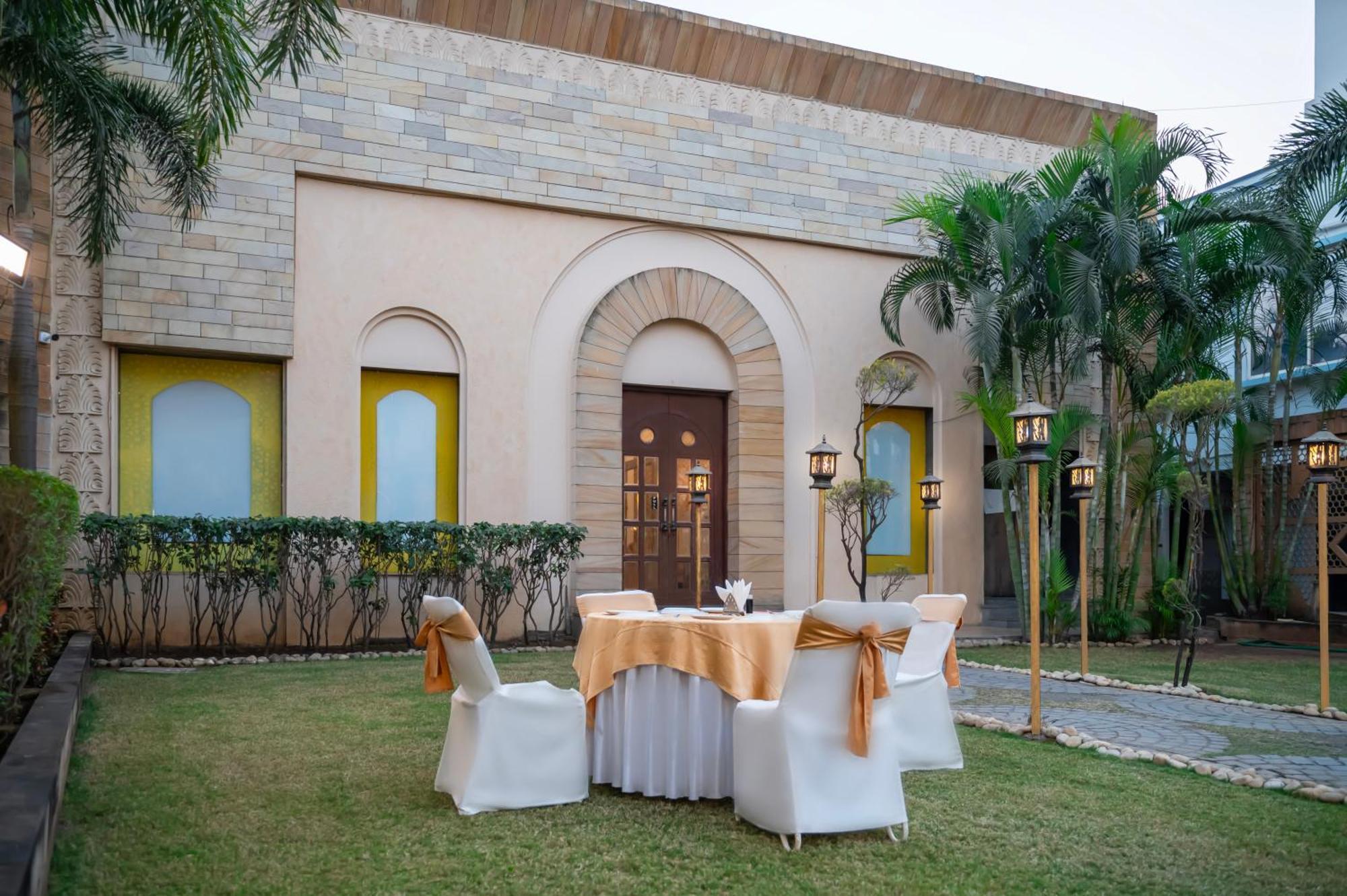 Hotel Manaal Akolia Exterior photo